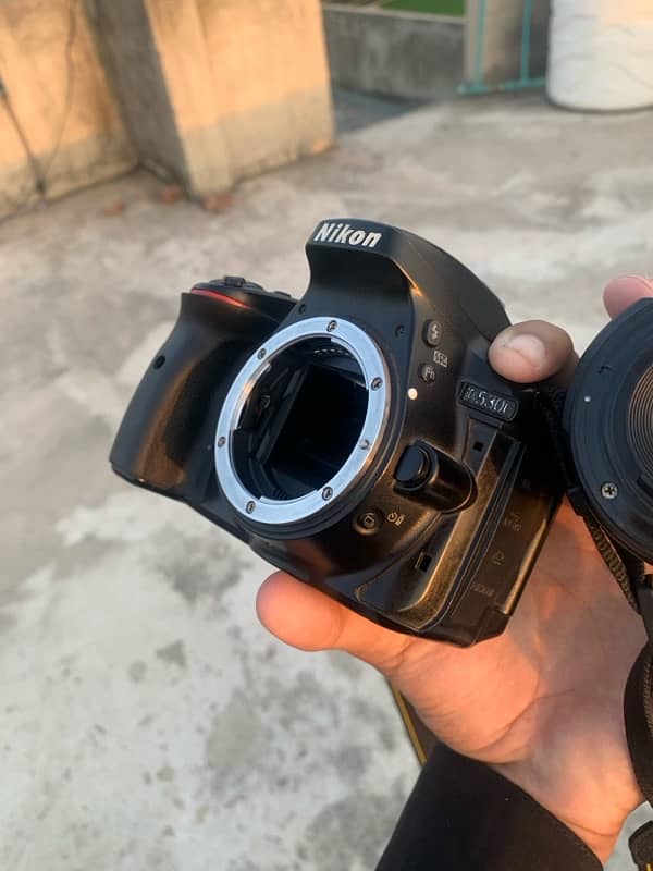 Nikon D5300 with 18-55mm G lens 10