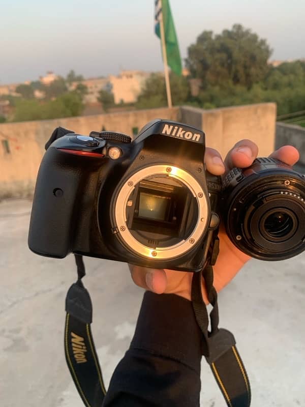 Nikon D5300 with 18-55mm G lens 11