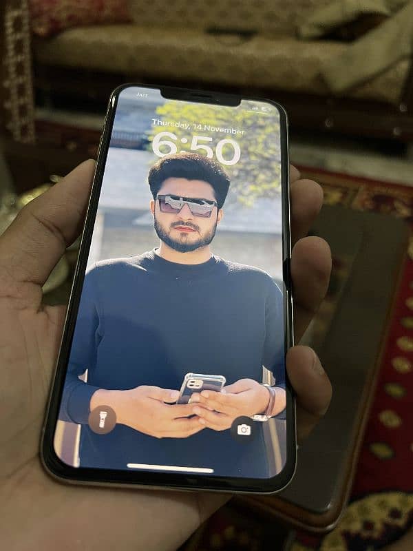 I phone XS Max Brand New official opproved 7