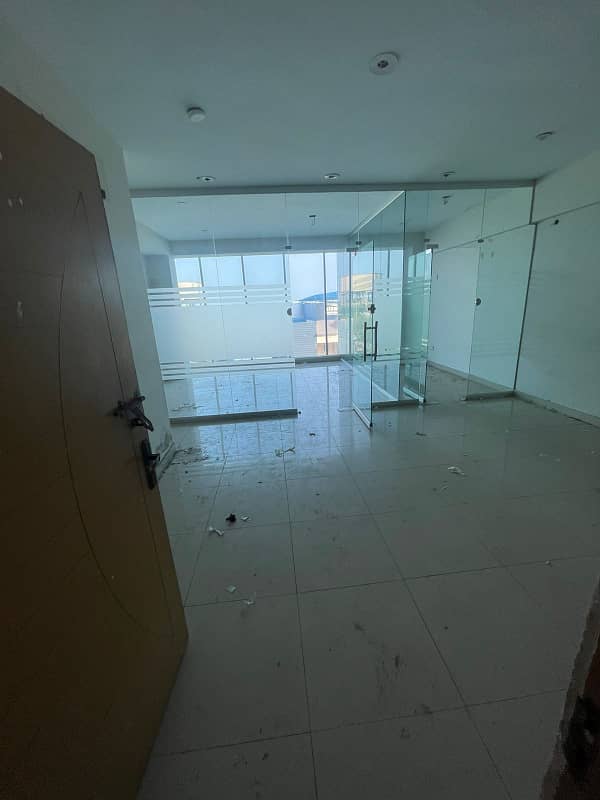 Dha Ph 7 Sehar Com | 1st Floor 800 Sqft Office Floor For Rent | 1 Chambers Work Station | 3 Side Corner Bungalow Facing | 24 Hours Building Accessible | Ideal For IT Comp / Marketing Firm / Software House | Reasonable Rent | 5