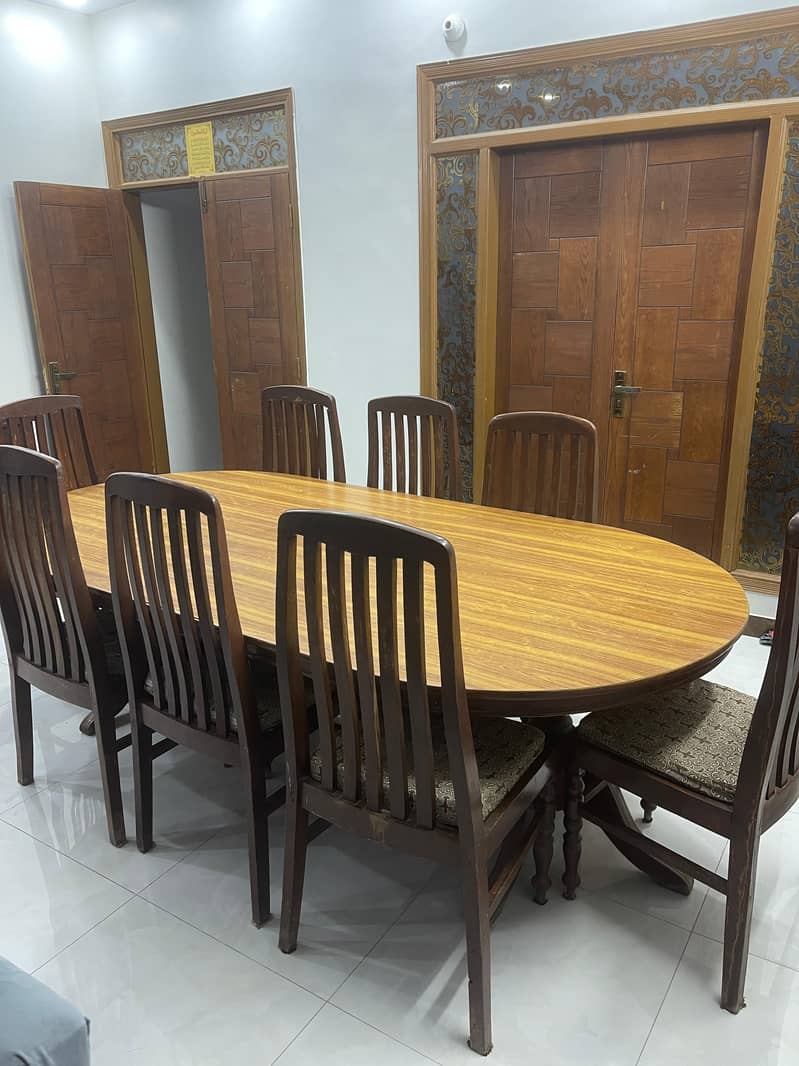 8 Chairs Wooden Dining Table in good condition 4