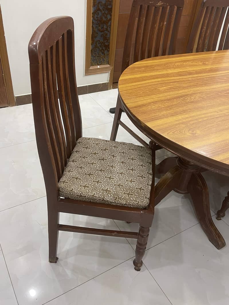 8 Chairs Wooden Dining Table in good condition 6