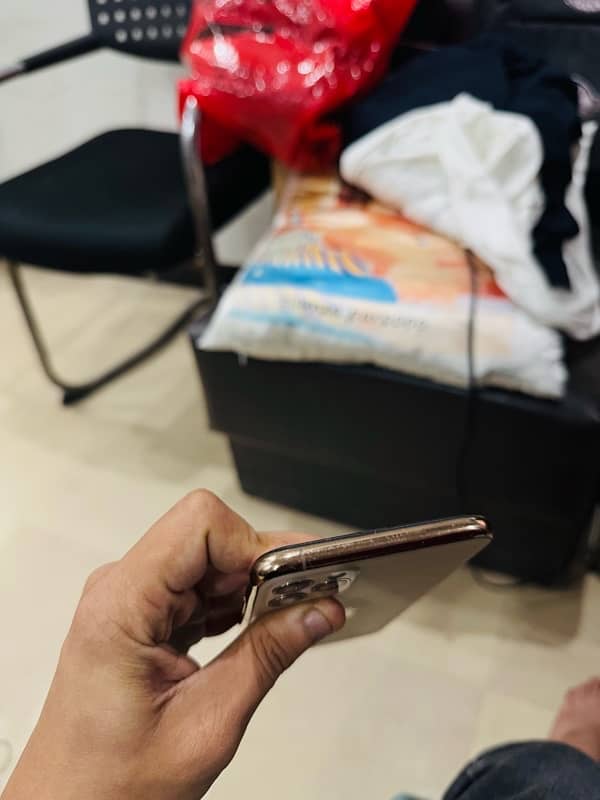 iphone 11 pro max pta proved  256gb 3