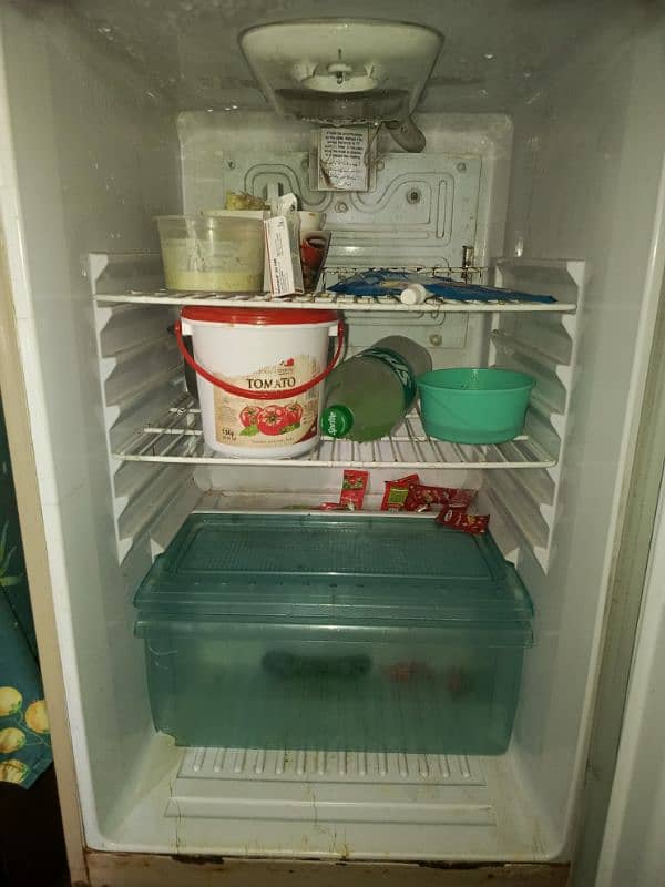 fridge in very good condition phone number 03214138614 3