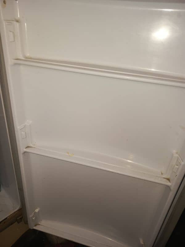 fridge in very good condition phone number 03214138614 4