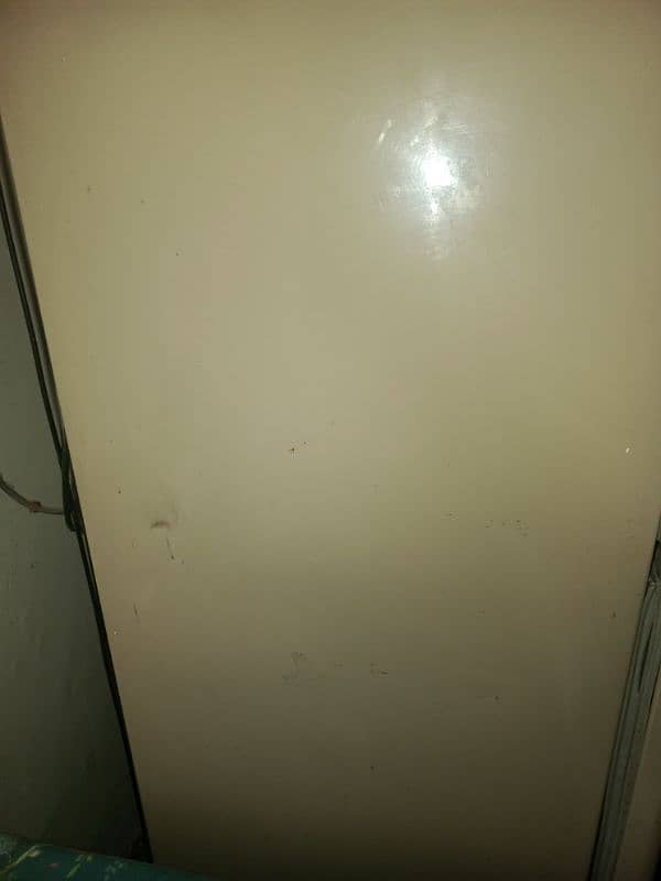 fridge in very good condition phone number 03214138614 10