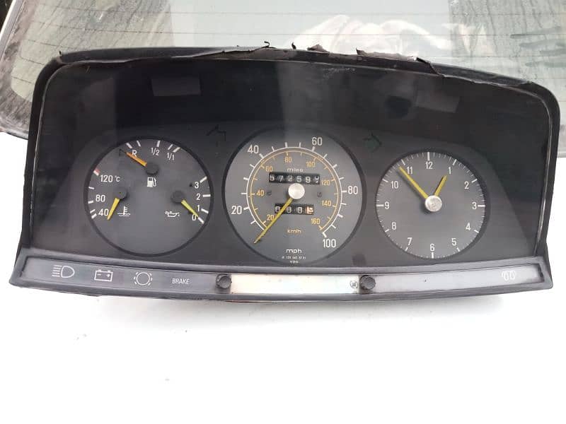 Mercedes benz cluster 0