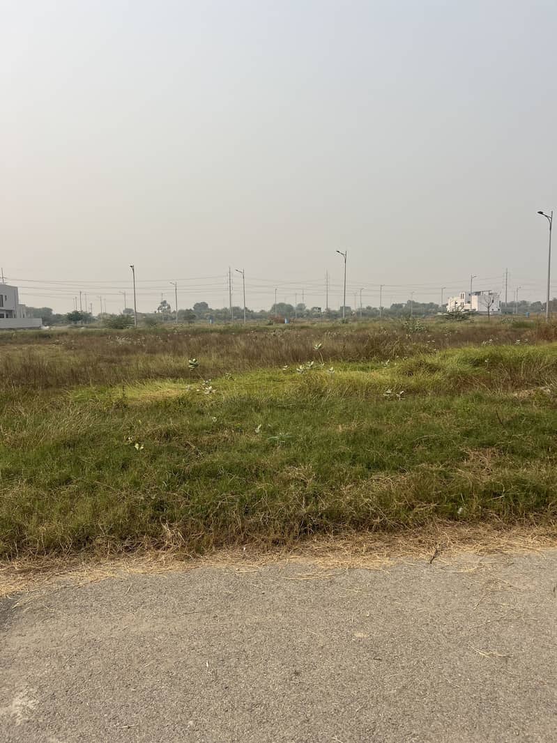 BLOCK Z4 PLOT NUMBER 556/27 PRICE 50 LAC AFFDIVAT NO TRANSFER EXPENSES 2