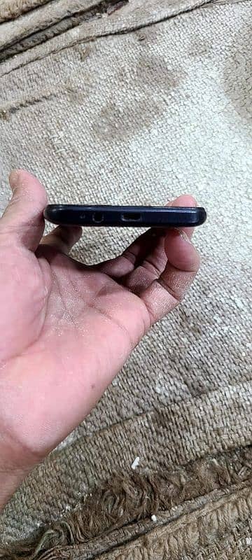 infinix hot 10 I 4 GB RAM 128 GB memory with box 4