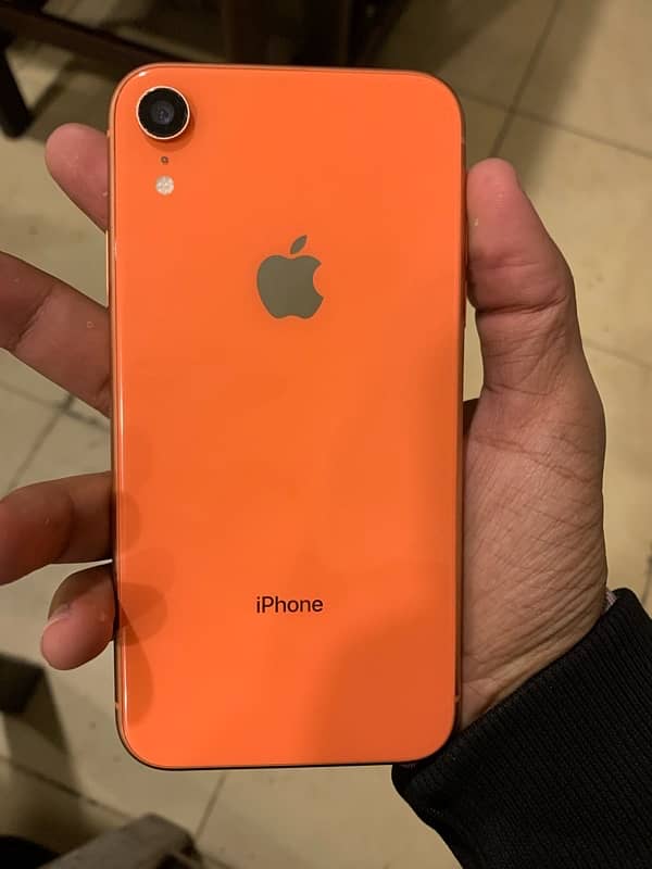 iPhone XR 1