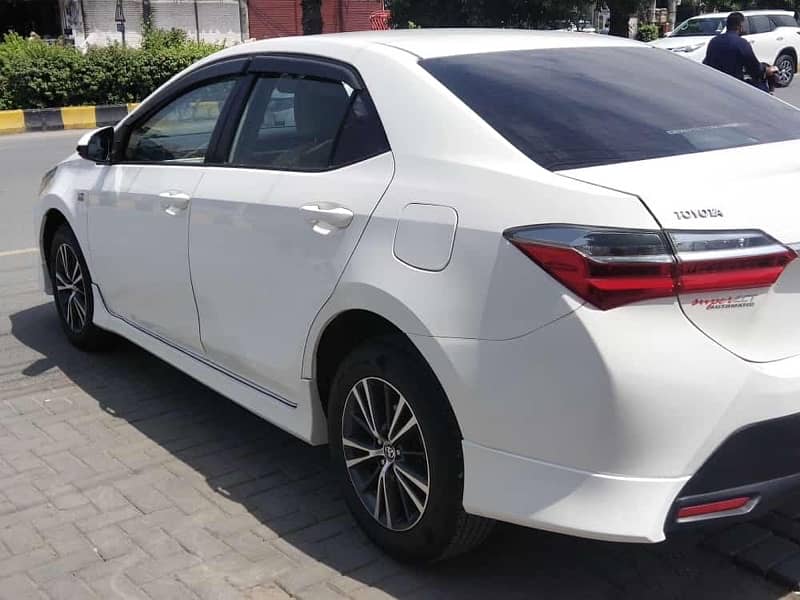 Toyota Corolla Altis 2017 3