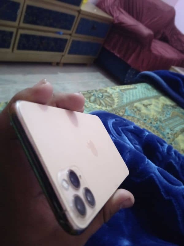 iphone 11 pro max 64 non pta  Baki all okay 0