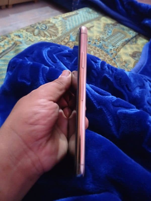 iphone 11 pro max 64 non pta  Baki all okay 4