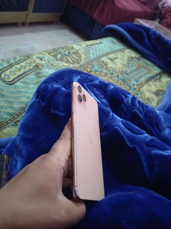 iphone 11 pro max 64 non pta  Baki all okay 5