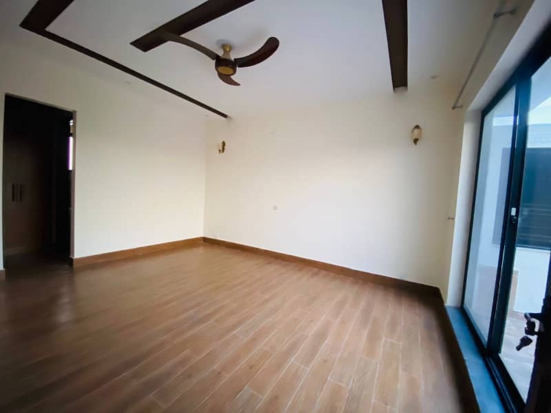 1kanal Well mantained owner Build like New House Available for rent in Dha phase 8 Park view Direct approach to ring road and Allama iqbal Air port 3