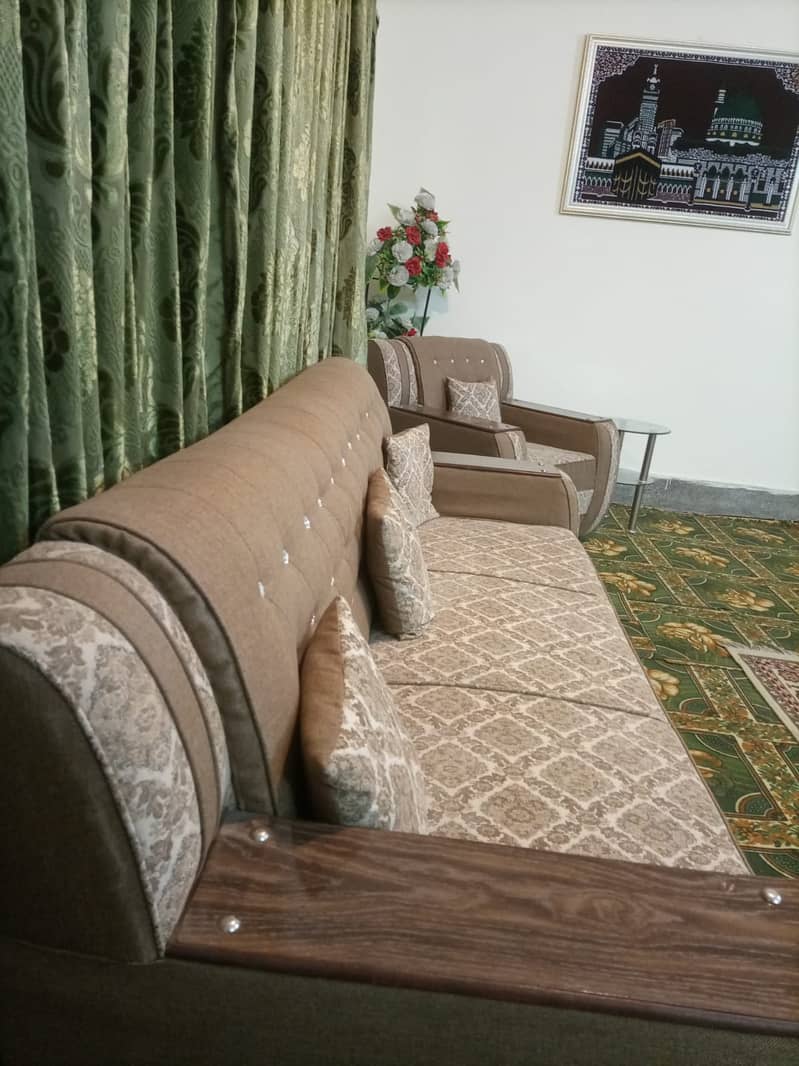 5 Seater Sofa for sale mint condition unused 6