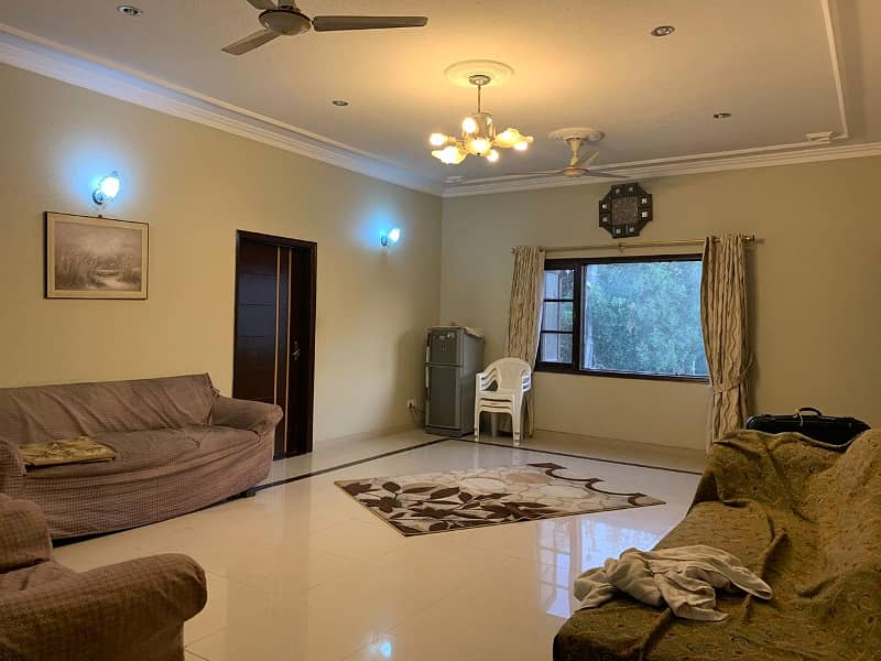 DHA | GIZRI LANE | 300 YARDS DUPLEX HOUSE FOR SALE | 4 BED DD | WELL MAINTAINED | WATER AVAILABLE | SOLAR GRID INSTALLED | GREEN LAWN | PEACEFUL VICINITY | 13