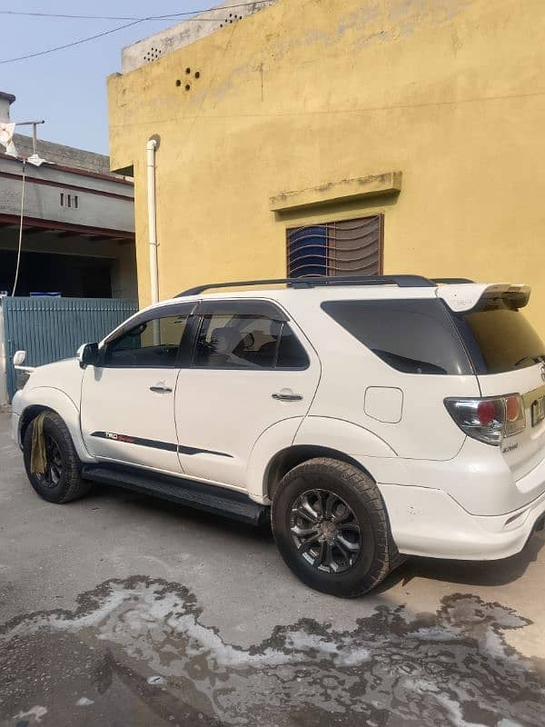 Toyota Fortuner 2014 0