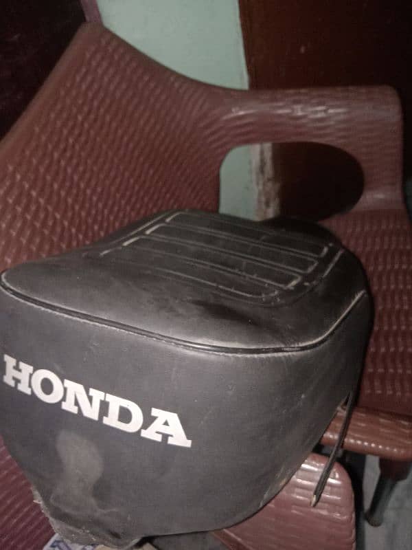 Honda 125 seat 1