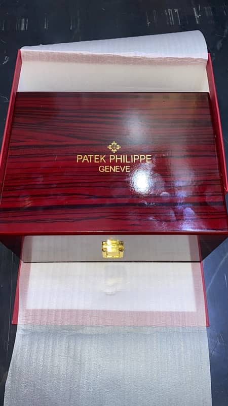 Patek Philippe 5811/1G NAUTILUS SELF-WINDING 3