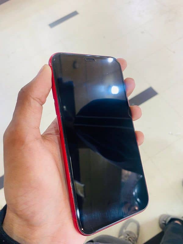 iPhone 11 (64GB) 4