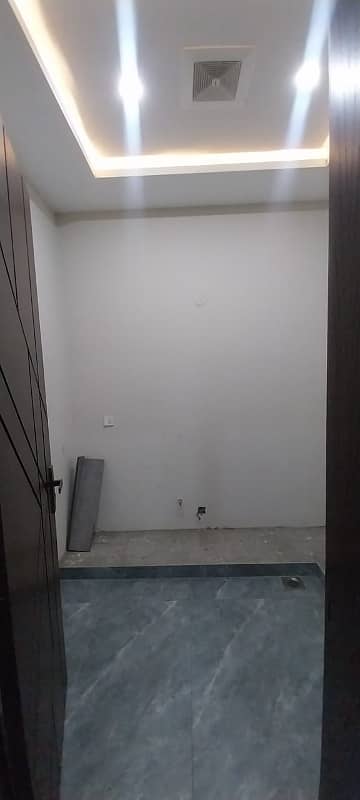 1 KANAL BRAND NEW LUXURY UPPER PORTION IN DHA PHASE 8 FOR RENT DIRECT APPROACH TO RING ROAD AND ALLAMA IQBAL AIR PORT 6