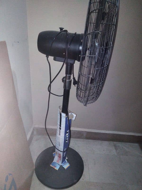 stand black fan 1