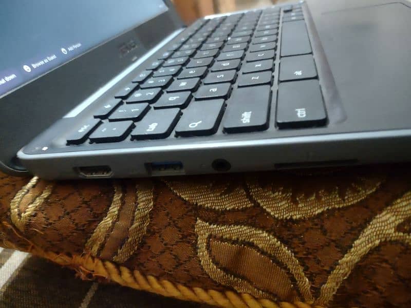 Asus Chromebook in good condition 1