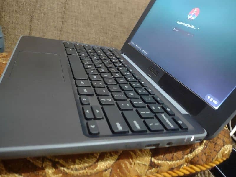 Asus Chromebook in good condition 2