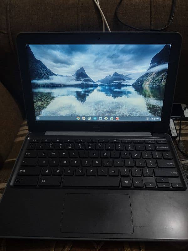 Asus Chromebook in good condition 3