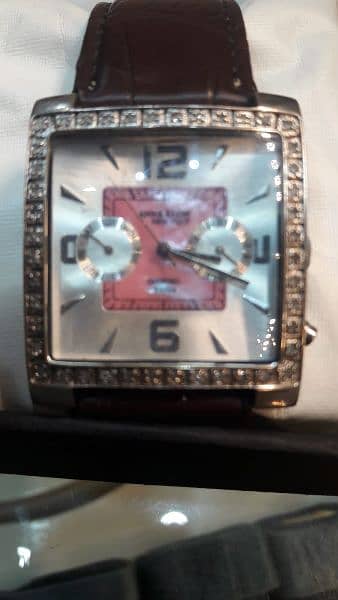 watch woman diamonds 1