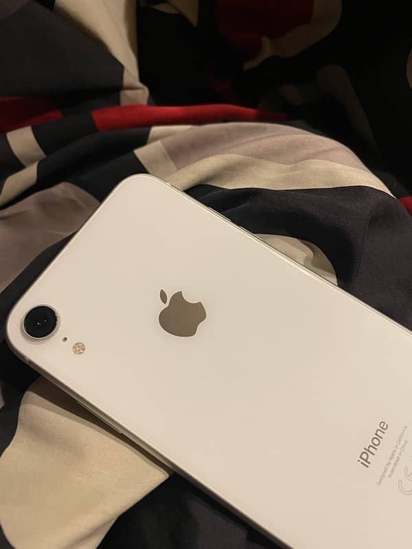 iPhone XR 1