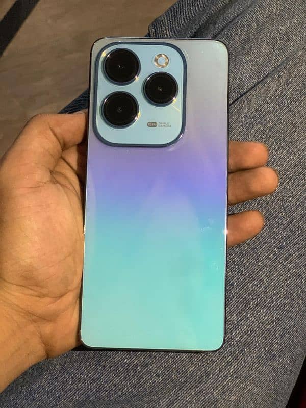 Infinix Hot 40 pro 0