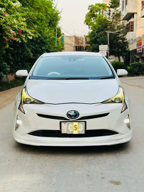 Toyota Prius 2017 1