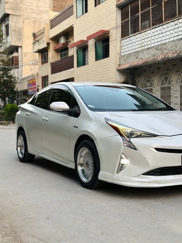 Toyota Prius 2017 3