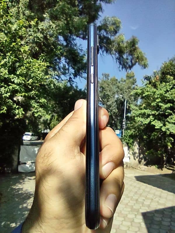 Huawei p20 lite condition 10/10  4gb ram 128gb storage hy 3