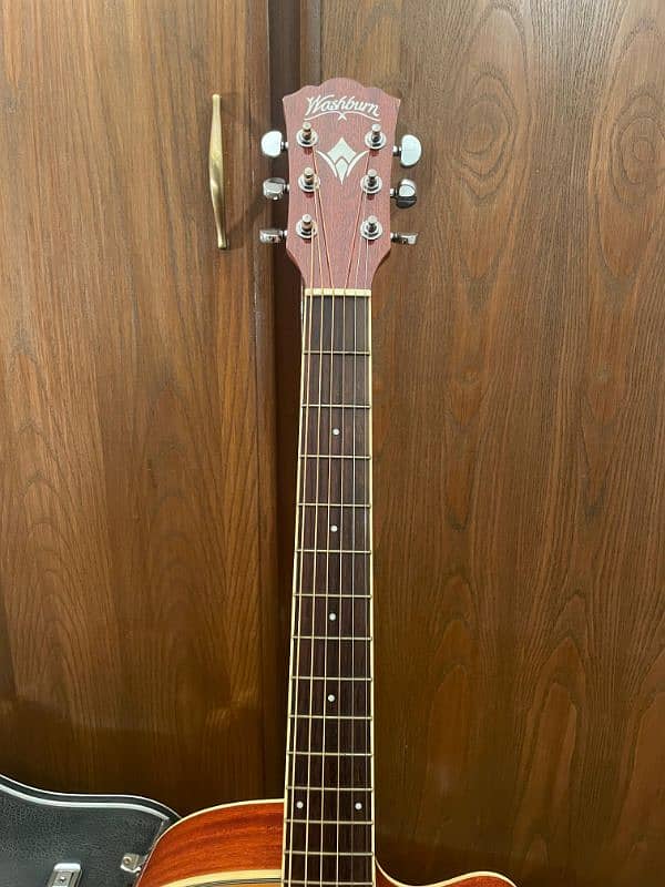 Washburn WD7SCE Acoustic/Electric Guitar with Hardcase 2