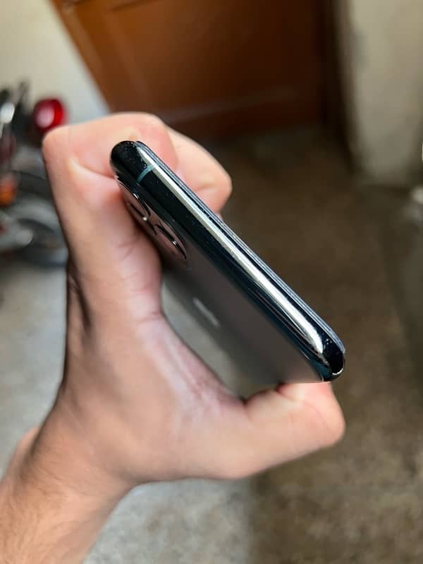 IPhone 11 Pro Max 256 GB Non PTA Factory Unlock Sim Working 7