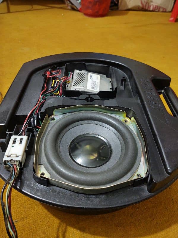 Original imported branded Geniune USA Bose woofer bastube built-in amp 2