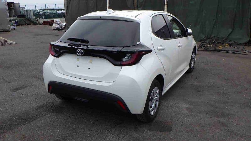 Toyota Yaris 2022 G PKG PEARL WHITE 3