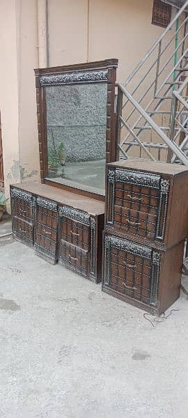 dressing table and 2x side table 0