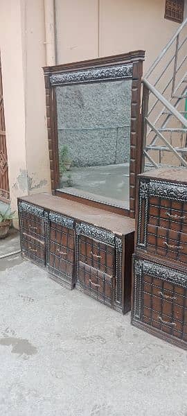 dressing table and 2x side table 2