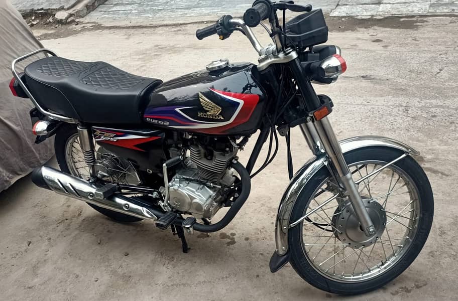 Honda 125 CG 2017 model for urgent sale 1