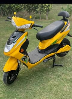 New one touch used scooty