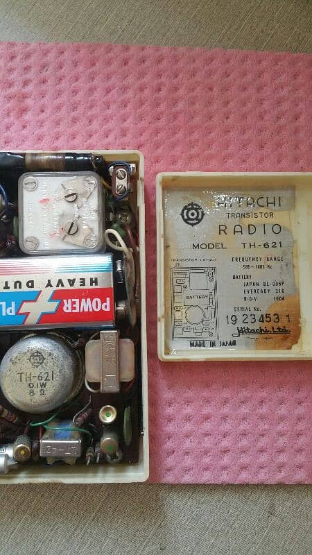 Hitachi  Radio  model  TH- 621 for sale 3