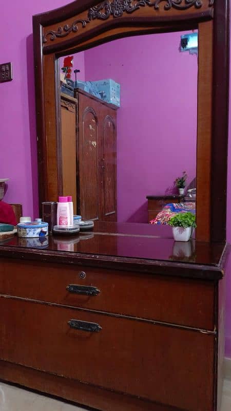 DRESSING TABLE FOR SELL IN JUST Rs. 7500/- [urgently for sell] 1