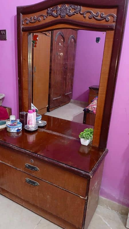 DRESSING TABLE FOR SELL IN JUST Rs. 7500/- [urgently for sell] 2