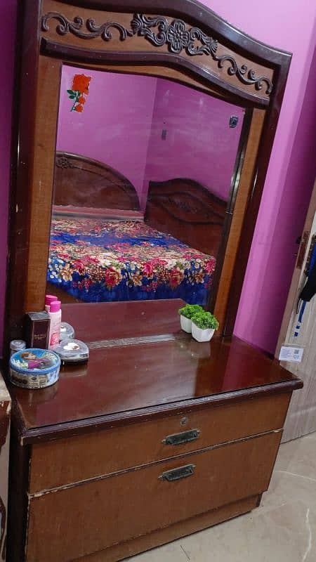 DRESSING TABLE FOR SELL IN JUST Rs. 7500/- [urgently for sell] 5