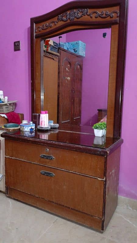 DRESSING TABLE FOR SELL IN JUST Rs. 7500/- [urgently for sell] 7