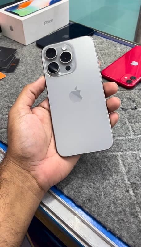 IPHONE 15 Pro 256 GB 0